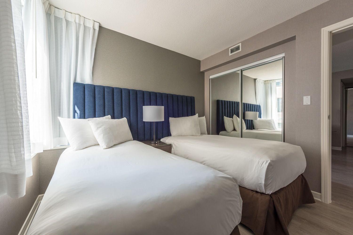 Carmana Hotel & Suites Ванкувър Екстериор снимка
