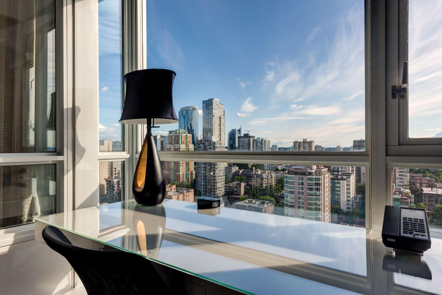 Carmana Hotel & Suites Ванкувър Екстериор снимка