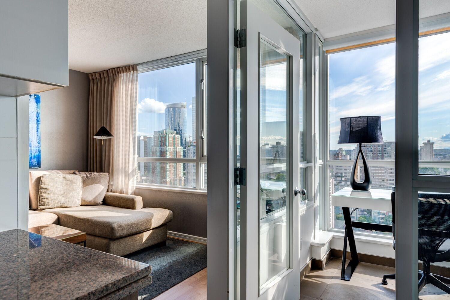 Carmana Hotel & Suites Ванкувър Екстериор снимка