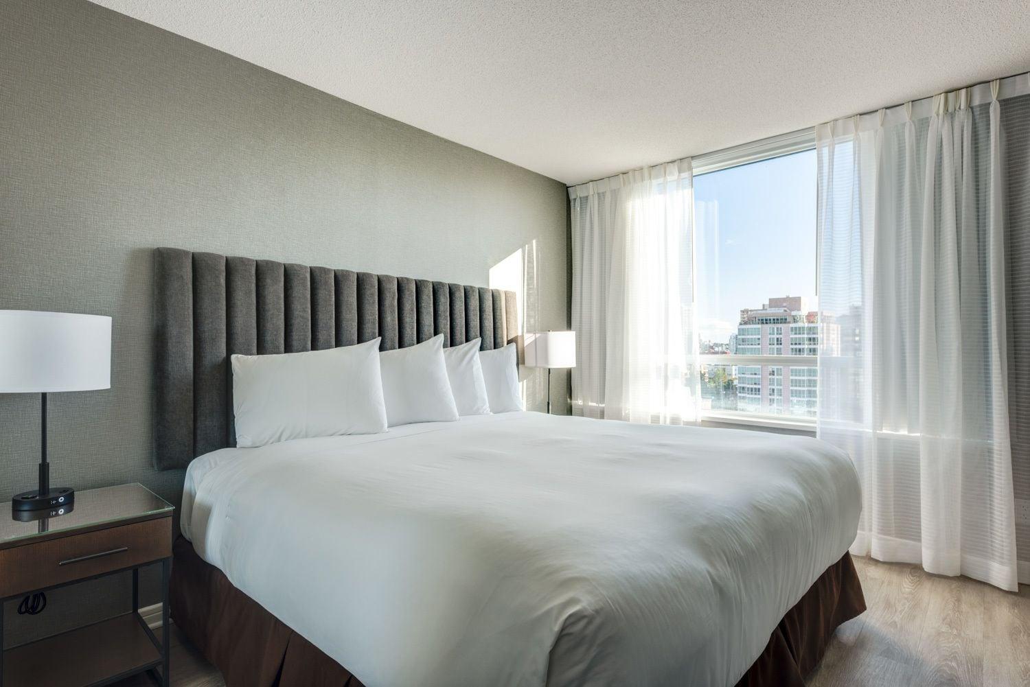 Carmana Hotel & Suites Ванкувър Екстериор снимка