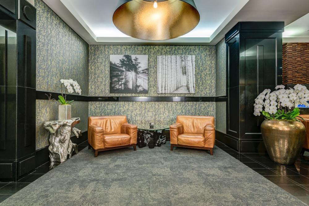 Carmana Hotel & Suites Ванкувър Екстериор снимка