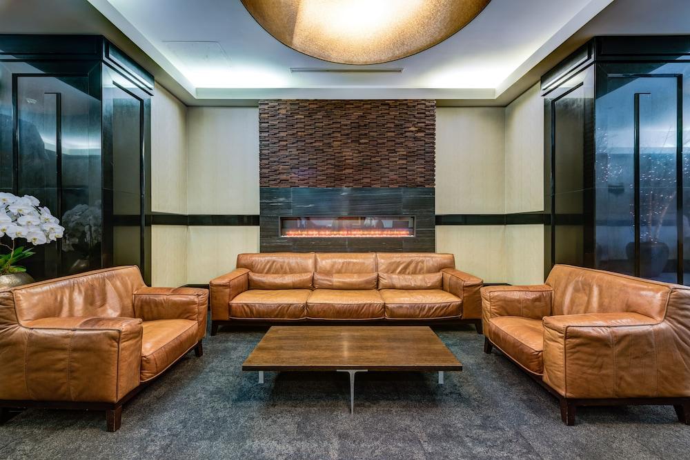 Carmana Hotel & Suites Ванкувър Екстериор снимка