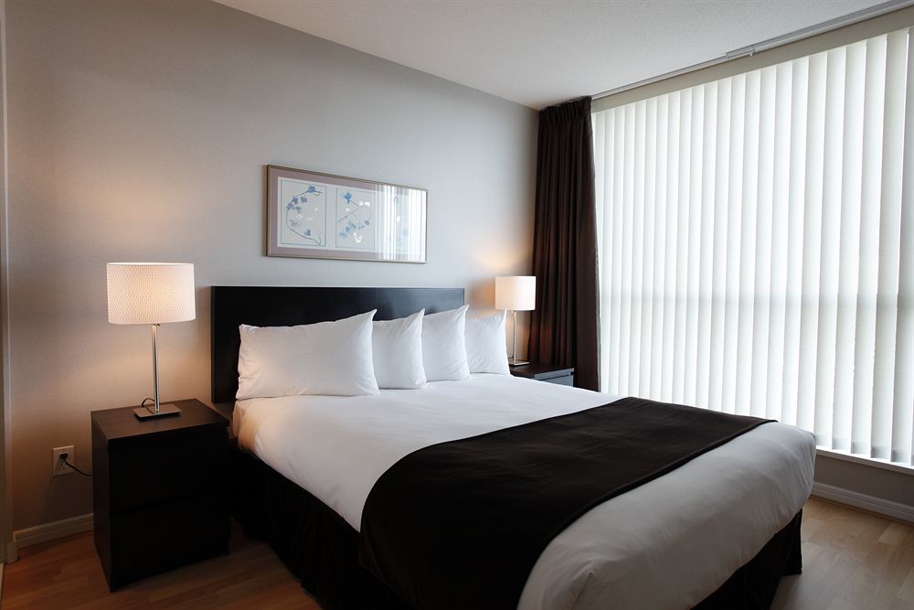 Carmana Hotel & Suites Ванкувър Екстериор снимка