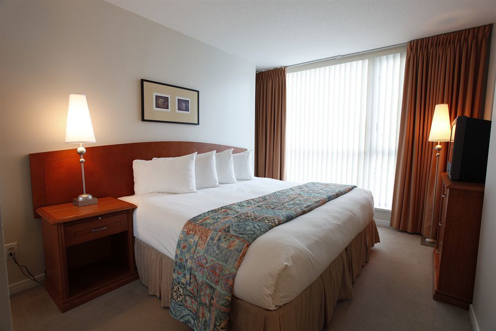 Carmana Hotel & Suites Ванкувър Екстериор снимка