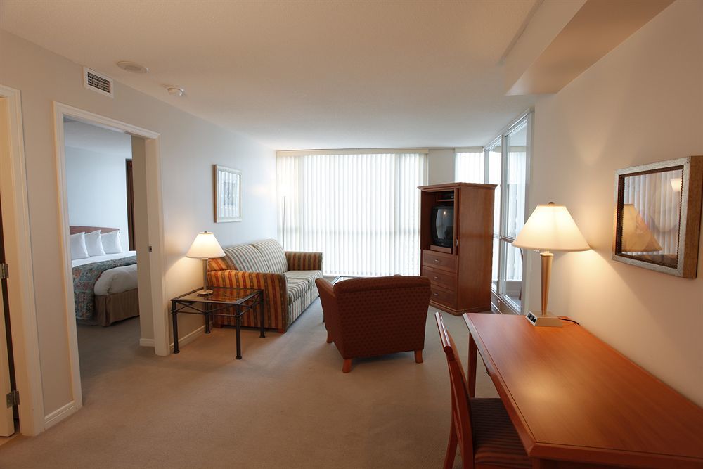 Carmana Hotel & Suites Ванкувър Екстериор снимка