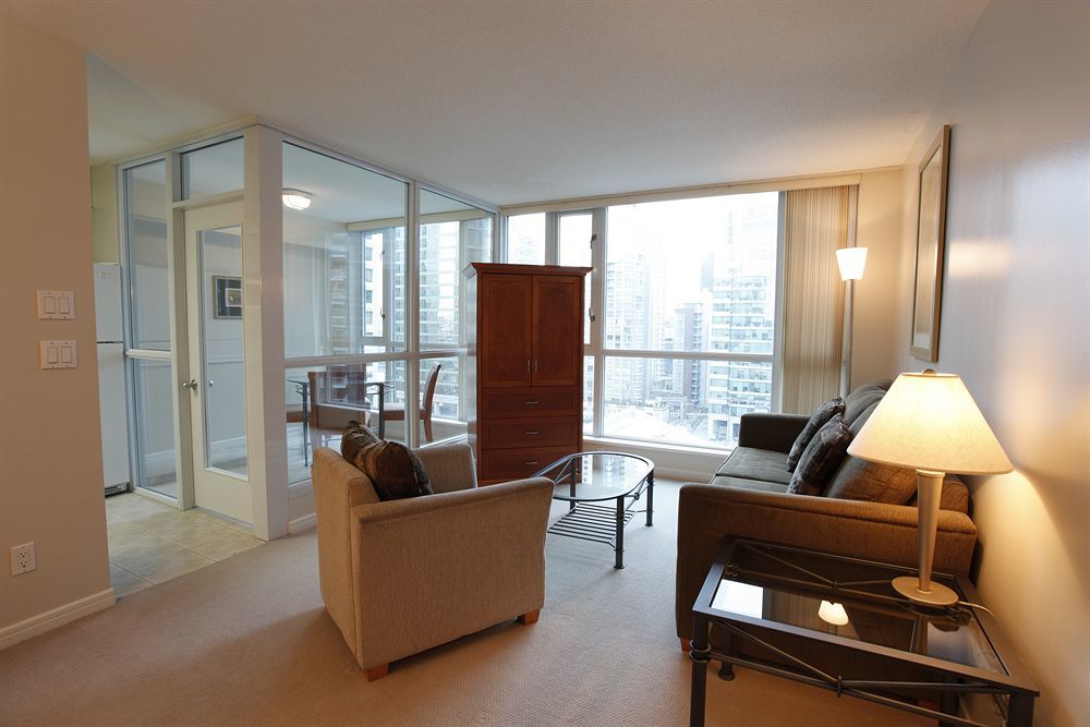 Carmana Hotel & Suites Ванкувър Екстериор снимка