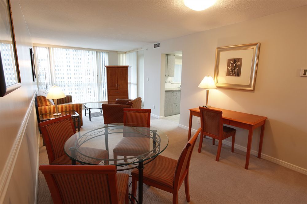 Carmana Hotel & Suites Ванкувър Екстериор снимка