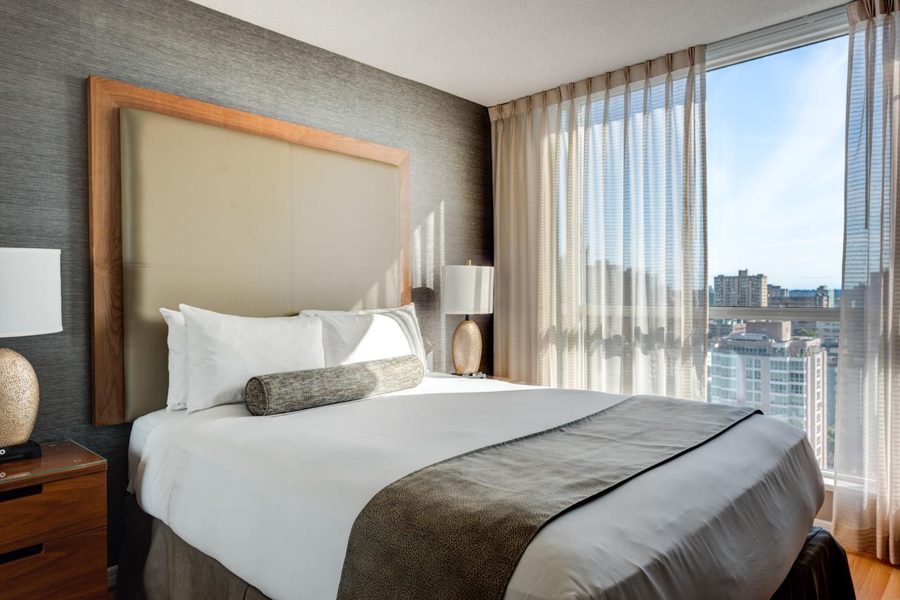 Carmana Hotel & Suites Ванкувър Екстериор снимка