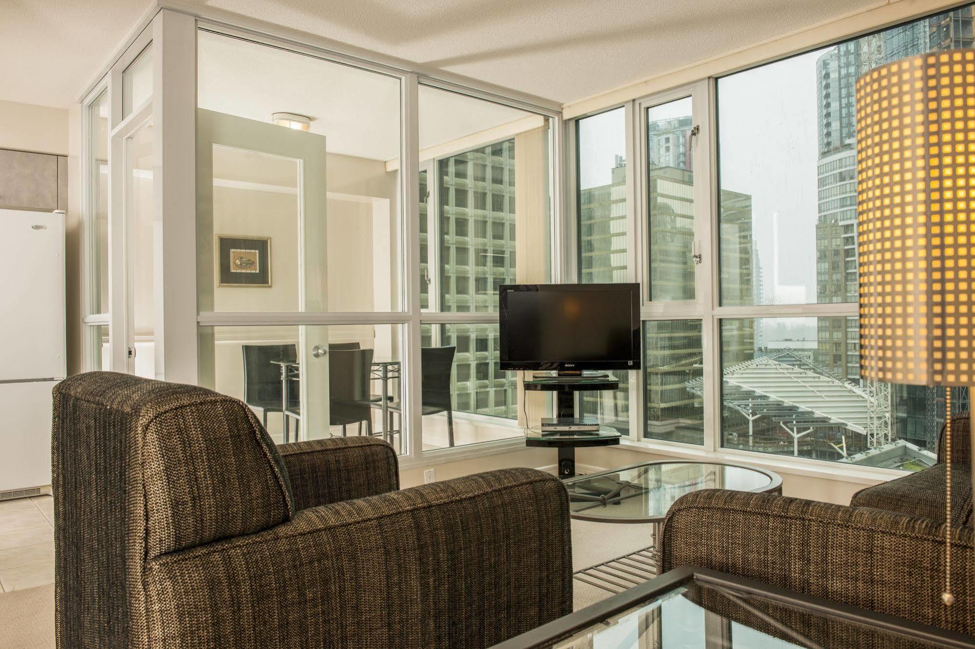 Carmana Hotel & Suites Ванкувър Екстериор снимка